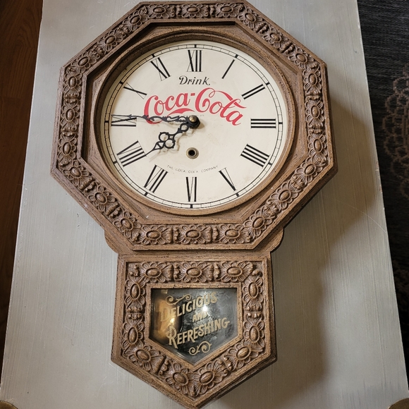 Vintage 70s Coca-Cola Wood Look Plastic Regulator Clock - Picture 2 of 10